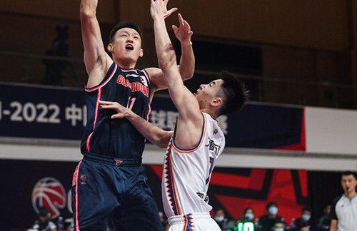 cba上海战浙江郭昊文表现